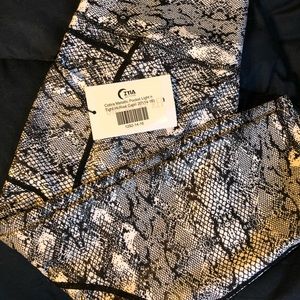 NWT Zyia cobra metallic light n tight Capri